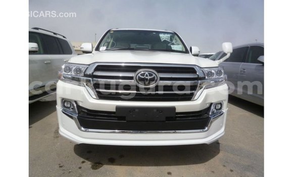 Buy Import Toyota Land Cruiser White Car in Import - Dubai in Bujumbura Buy Import Toyota Land Cruiser White Car in Import - Dubai in Bujumbura