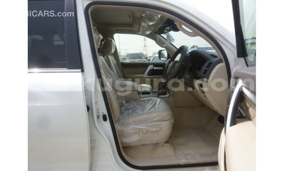Buy Import Toyota Land Cruiser White Car in Import - Dubai in Bujumbura Buy Import Toyota Land Cruiser White Car in Import - Dubai in Bujumbura
