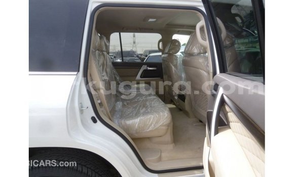 Buy Import Toyota Land Cruiser White Car in Import - Dubai in Bujumbura Buy Import Toyota Land Cruiser White Car in Import - Dubai in Bujumbura