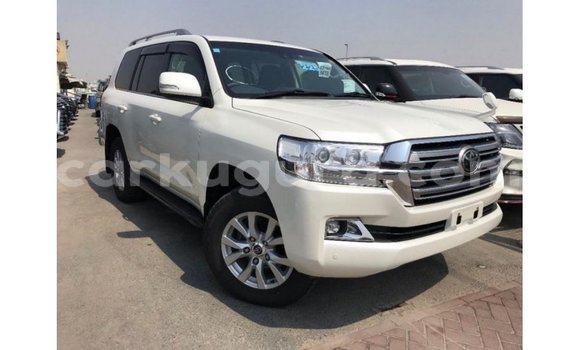 Acheter Import Voiture Toyota Land Cruiser Blanc à Import - Dubai, Bujumbura Acheter Import Voiture Toyota Land Cruiser Blanc à Import - Dubai, Bujumbura