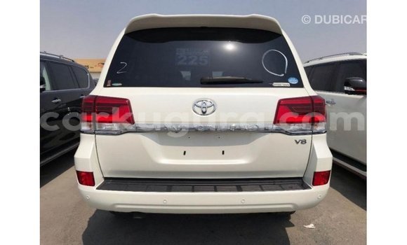 Acheter Import Voiture Toyota Land Cruiser Blanc à Import - Dubai, Bujumbura Acheter Import Voiture Toyota Land Cruiser Blanc à Import - Dubai, Bujumbura