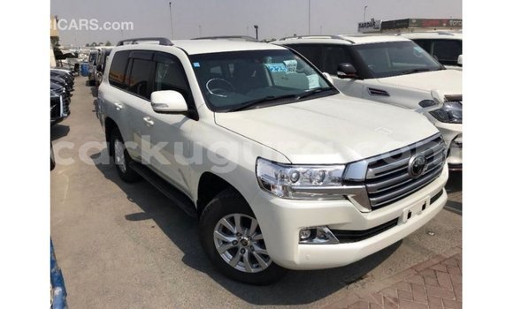 Acheter Import Voiture Toyota Land Cruiser Blanc à Import - Dubai, Bujumbura Acheter Import Voiture Toyota Land Cruiser Blanc à Import - Dubai, Bujumbura
