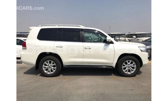 Acheter Import Voiture Toyota Land Cruiser Blanc à Import - Dubai, Bujumbura Acheter Import Voiture Toyota Land Cruiser Blanc à Import - Dubai, Bujumbura