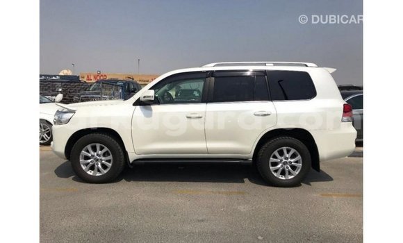 Acheter Import Voiture Toyota Land Cruiser Blanc à Import - Dubai, Bujumbura Acheter Import Voiture Toyota Land Cruiser Blanc à Import - Dubai, Bujumbura