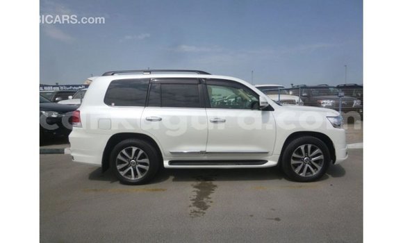 Acheter Import Voiture Toyota Land Cruiser Blanc à Import - Dubai, Bujumbura Acheter Import Voiture Toyota Land Cruiser Blanc à Import - Dubai, Bujumbura