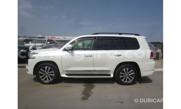 Acheter Import Voiture Toyota Land Cruiser Blanc à Import - Dubai, Bujumbura Acheter Import Voiture Toyota Land Cruiser Blanc à Import - Dubai, Bujumbura