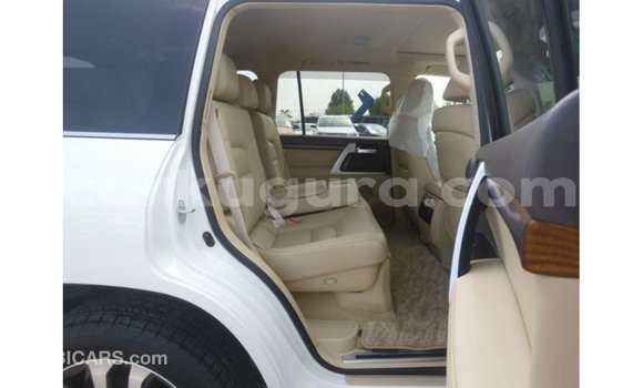 Acheter Import Voiture Toyota Land Cruiser Blanc à Import - Dubai, Bujumbura Acheter Import Voiture Toyota Land Cruiser Blanc à Import - Dubai, Bujumbura