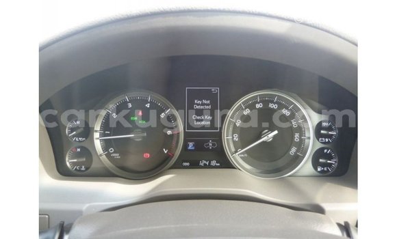 Acheter Import Voiture Toyota Land Cruiser Blanc à Import - Dubai, Bujumbura Acheter Import Voiture Toyota Land Cruiser Blanc à Import - Dubai, Bujumbura