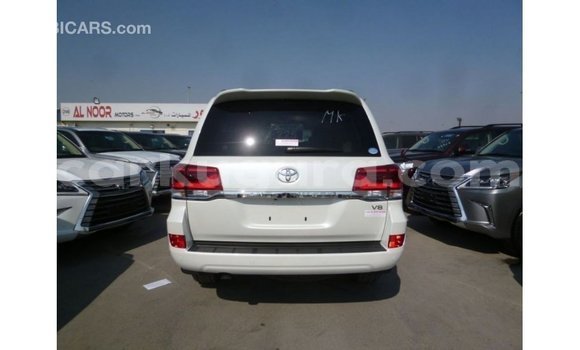 Acheter Import Voiture Toyota Land Cruiser Blanc à Import - Dubai, Bujumbura Acheter Import Voiture Toyota Land Cruiser Blanc à Import - Dubai, Bujumbura