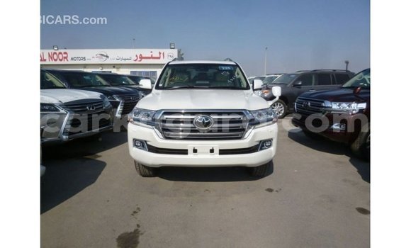 Acheter Import Voiture Toyota Land Cruiser Blanc à Import - Dubai, Bujumbura Acheter Import Voiture Toyota Land Cruiser Blanc à Import - Dubai, Bujumbura
