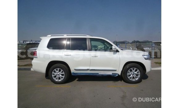 Acheter Import Voiture Toyota Land Cruiser Blanc à Import - Dubai, Bujumbura Acheter Import Voiture Toyota Land Cruiser Blanc à Import - Dubai, Bujumbura