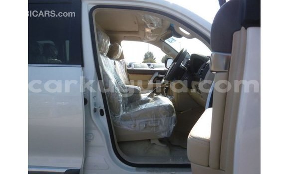 Acheter Import Voiture Toyota Land Cruiser Blanc à Import - Dubai, Bujumbura Acheter Import Voiture Toyota Land Cruiser Blanc à Import - Dubai, Bujumbura