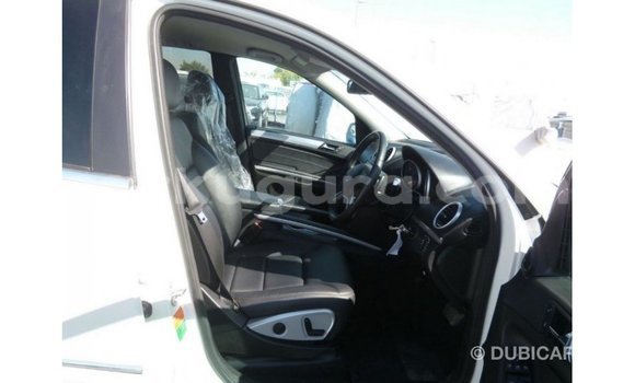 Acheter Import Voiture Mercedes-Benz 190 Blanc à Import - Dubai, Bujumbura Acheter Import Voiture Mercedes-Benz 190 Blanc à Import - Dubai, Bujumbura