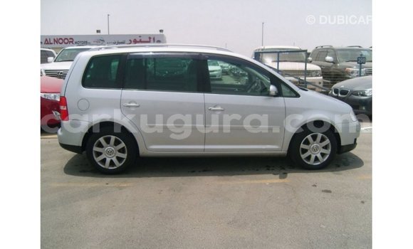 Acheter Import Voiture Volkswagen Touran Autre à Import - Dubai, Bujumbura Acheter Import Voiture Volkswagen Touran Autre à Import - Dubai, Bujumbura