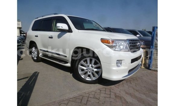 Buy Import Toyota Land Cruiser White Car in Import - Dubai in Bujumbura Buy Import Toyota Land Cruiser White Car in Import - Dubai in Bujumbura