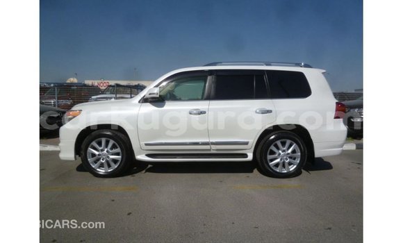 Buy Import Toyota Land Cruiser White Car in Import - Dubai in Bujumbura Buy Import Toyota Land Cruiser White Car in Import - Dubai in Bujumbura