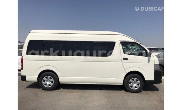 Acheter Import Voiture Toyota Hiace Blanc à Import - Dubai, Bujumbura Acheter Import Voiture Toyota Hiace Blanc à Import - Dubai, Bujumbura