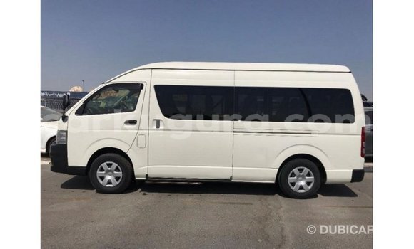 Acheter Import Voiture Toyota Hiace Blanc à Import - Dubai, Bujumbura Acheter Import Voiture Toyota Hiace Blanc à Import - Dubai, Bujumbura