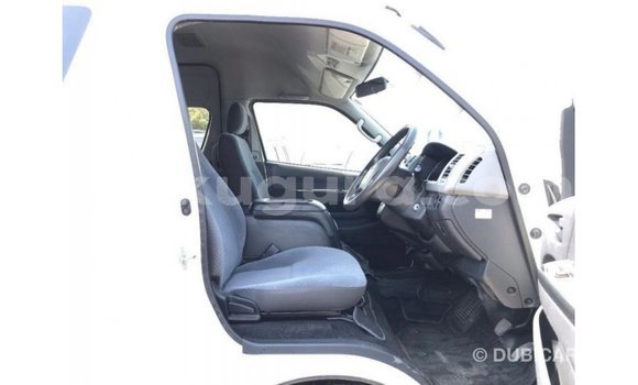 Acheter Import Voiture Toyota Hiace Blanc à Import - Dubai, Bujumbura Acheter Import Voiture Toyota Hiace Blanc à Import - Dubai, Bujumbura
