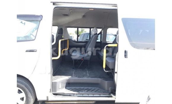 Acheter Import Voiture Toyota Hiace Blanc à Import - Dubai, Bujumbura Acheter Import Voiture Toyota Hiace Blanc à Import - Dubai, Bujumbura