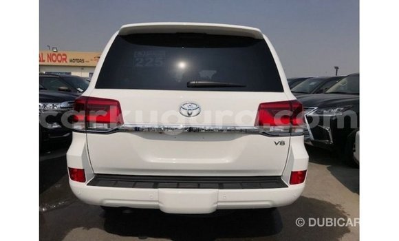 Acheter Import Voiture Toyota Land Cruiser Blanc à Import - Dubai, Bujumbura Acheter Import Voiture Toyota Land Cruiser Blanc à Import - Dubai, Bujumbura