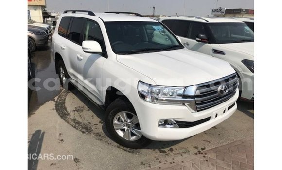 Acheter Import Voiture Toyota Land Cruiser Blanc à Import - Dubai, Bujumbura Acheter Import Voiture Toyota Land Cruiser Blanc à Import - Dubai, Bujumbura