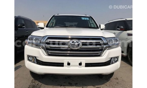 Acheter Import Voiture Toyota Land Cruiser Blanc à Import - Dubai, Bujumbura Acheter Import Voiture Toyota Land Cruiser Blanc à Import - Dubai, Bujumbura