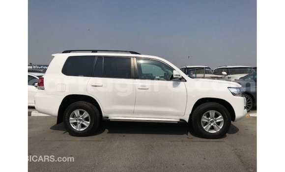 Acheter Import Voiture Toyota Land Cruiser Blanc à Import - Dubai, Bujumbura Acheter Import Voiture Toyota Land Cruiser Blanc à Import - Dubai, Bujumbura