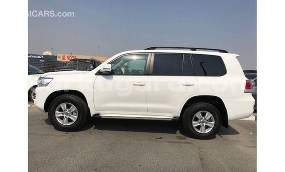 Acheter Import Voiture Toyota Land Cruiser Blanc à Import - Dubai, Bujumbura Acheter Import Voiture Toyota Land Cruiser Blanc à Import - Dubai, Bujumbura