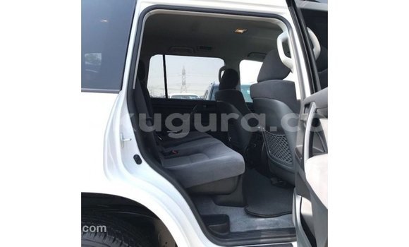 Acheter Import Voiture Toyota Land Cruiser Blanc à Import - Dubai, Bujumbura Acheter Import Voiture Toyota Land Cruiser Blanc à Import - Dubai, Bujumbura
