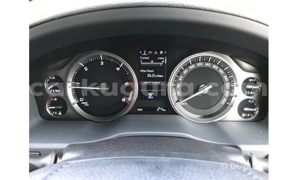 Acheter Import Voiture Toyota Land Cruiser Blanc à Import - Dubai, Bujumbura Acheter Import Voiture Toyota Land Cruiser Blanc à Import - Dubai, Bujumbura
