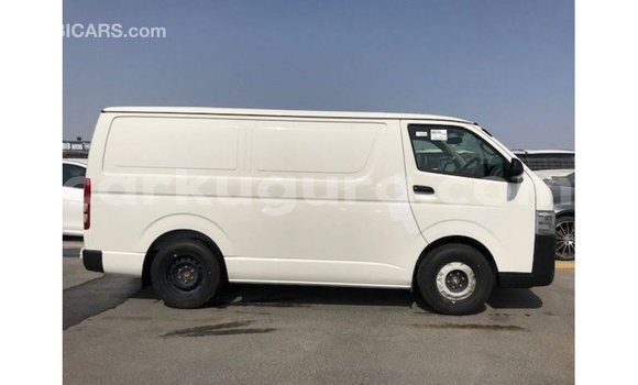 Acheter Import Voiture Toyota Hiace Blanc à Import - Dubai, Bujumbura Acheter Import Voiture Toyota Hiace Blanc à Import - Dubai, Bujumbura