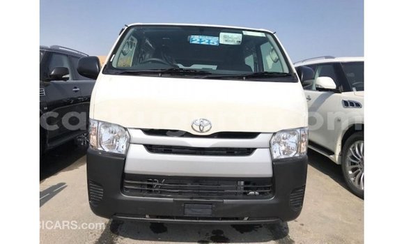 Acheter Import Voiture Toyota Hiace Blanc à Import - Dubai, Bujumbura Acheter Import Voiture Toyota Hiace Blanc à Import - Dubai, Bujumbura