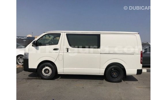 Acheter Import Voiture Toyota Hiace Blanc à Import - Dubai, Bujumbura Acheter Import Voiture Toyota Hiace Blanc à Import - Dubai, Bujumbura