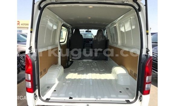 Acheter Import Voiture Toyota Hiace Blanc à Import - Dubai, Bujumbura Acheter Import Voiture Toyota Hiace Blanc à Import - Dubai, Bujumbura