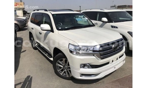 Acheter Import Voiture Toyota Land Cruiser Blanc à Import - Dubai, Bujumbura Acheter Import Voiture Toyota Land Cruiser Blanc à Import - Dubai, Bujumbura