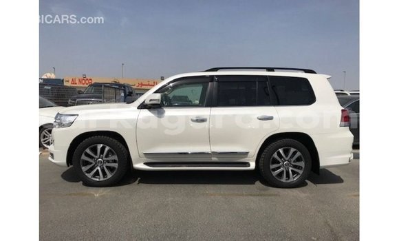 Acheter Import Voiture Toyota Land Cruiser Blanc à Import - Dubai, Bujumbura Acheter Import Voiture Toyota Land Cruiser Blanc à Import - Dubai, Bujumbura