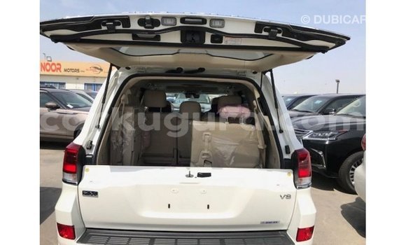 Acheter Import Voiture Toyota Land Cruiser Blanc à Import - Dubai, Bujumbura Acheter Import Voiture Toyota Land Cruiser Blanc à Import - Dubai, Bujumbura