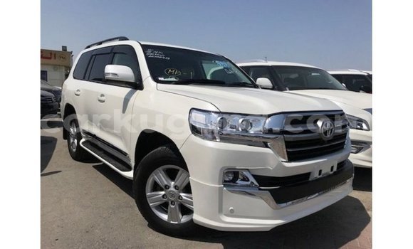 Acheter Import Voiture Toyota Land Cruiser Blanc à Import - Dubai, Bujumbura Acheter Import Voiture Toyota Land Cruiser Blanc à Import - Dubai, Bujumbura