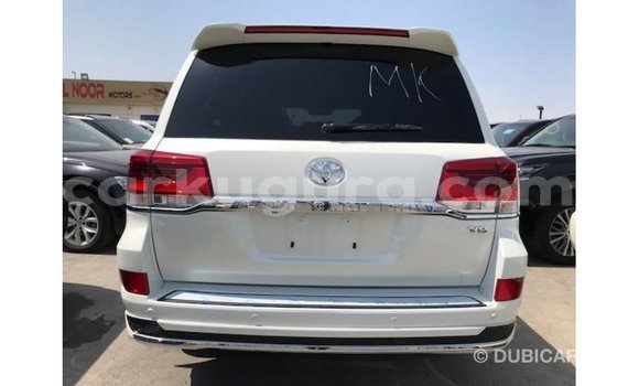 Acheter Import Voiture Toyota Land Cruiser Blanc à Import - Dubai, Bujumbura Acheter Import Voiture Toyota Land Cruiser Blanc à Import - Dubai, Bujumbura