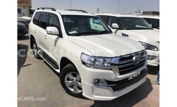 Acheter Import Voiture Toyota Land Cruiser Blanc à Import - Dubai, Bujumbura Acheter Import Voiture Toyota Land Cruiser Blanc à Import - Dubai, Bujumbura