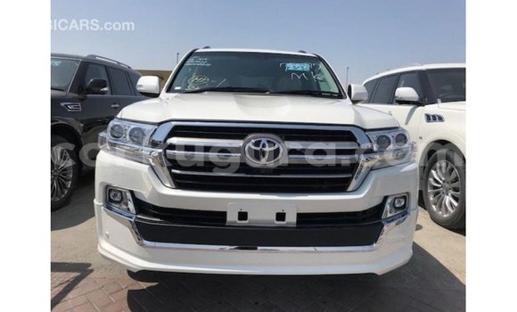 Acheter Import Voiture Toyota Land Cruiser Blanc à Import - Dubai, Bujumbura Acheter Import Voiture Toyota Land Cruiser Blanc à Import - Dubai, Bujumbura