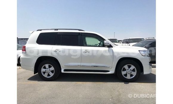 Acheter Import Voiture Toyota Land Cruiser Blanc à Import - Dubai, Bujumbura Acheter Import Voiture Toyota Land Cruiser Blanc à Import - Dubai, Bujumbura