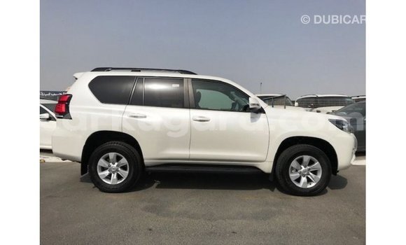 Acheter Import Voiture Toyota Prado Blanc à Import - Dubai, Bujumbura Acheter Import Voiture Toyota Prado Blanc à Import - Dubai, Bujumbura