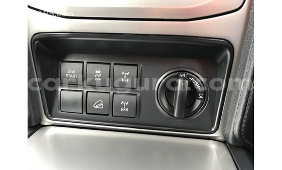 Acheter Import Voiture Toyota Prado Blanc à Import - Dubai, Bujumbura Acheter Import Voiture Toyota Prado Blanc à Import - Dubai, Bujumbura