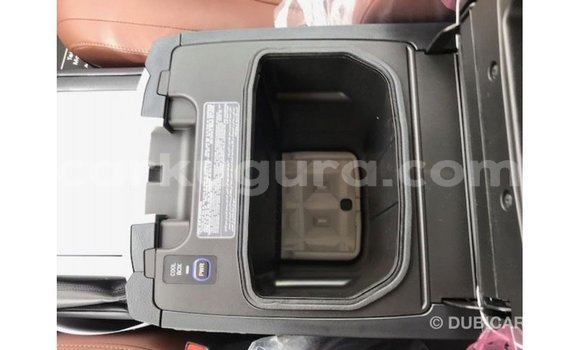 Acheter Import Voiture Toyota Land Cruiser Noir à Import - Dubai, Bujumbura Acheter Import Voiture Toyota Land Cruiser Noir à Import - Dubai, Bujumbura