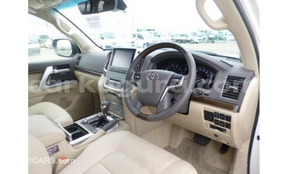 Buy Import Toyota Land Cruiser White Car in Import - Dubai in Bujumbura Buy Import Toyota Land Cruiser White Car in Import - Dubai in Bujumbura