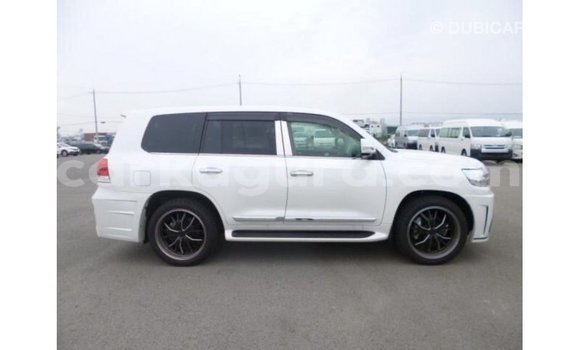 Buy Import Toyota Land Cruiser White Car in Import - Dubai in Bujumbura Buy Import Toyota Land Cruiser White Car in Import - Dubai in Bujumbura