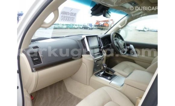 Buy Import Toyota Land Cruiser White Car in Import - Dubai in Bujumbura Buy Import Toyota Land Cruiser White Car in Import - Dubai in Bujumbura