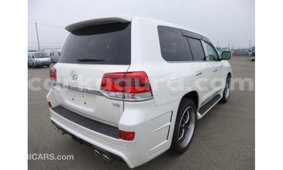 Buy Import Toyota Land Cruiser White Car in Import - Dubai in Bujumbura Buy Import Toyota Land Cruiser White Car in Import - Dubai in Bujumbura